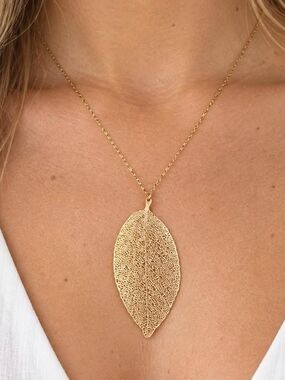 Gold Leaf Filigree Pendant Necklace